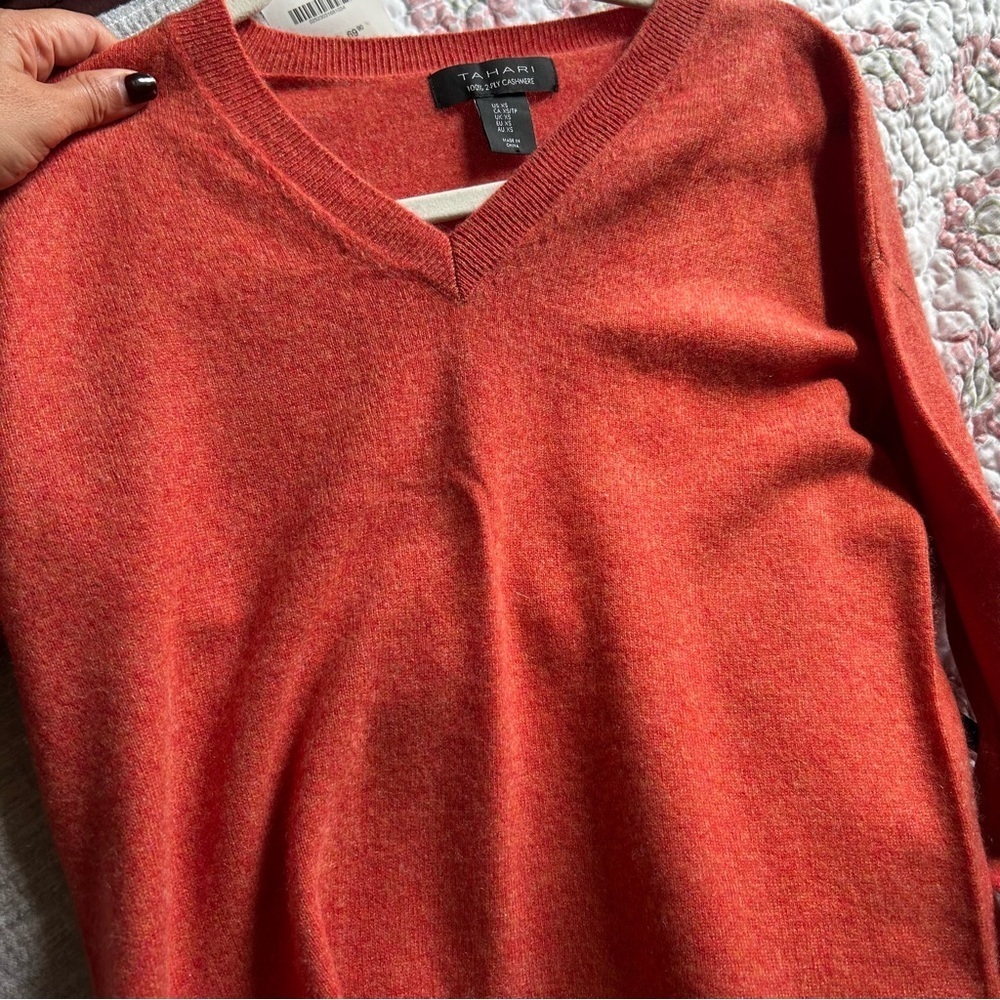 Tahari 100%  2 ply cashmere sweater burnt orange - xs